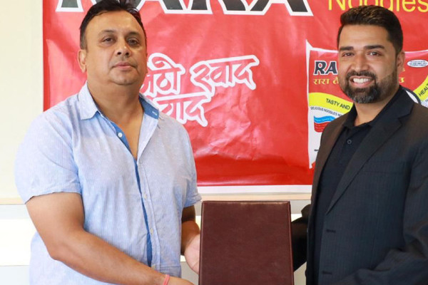 अवार्ड कार्यक्रममा रारा चाउचाउको साथ